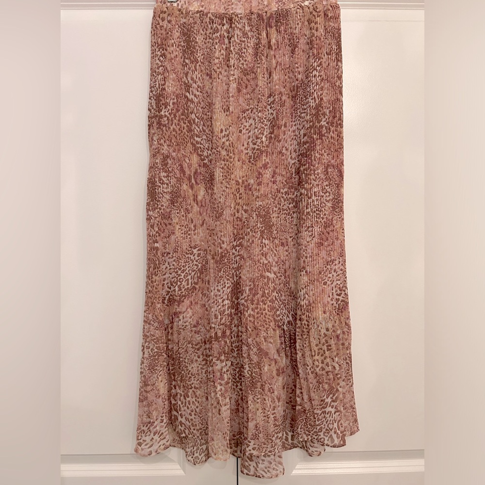 Pleated Leo Print skirt✨ NWT✨